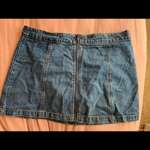 Women’s zip up denim skirt
